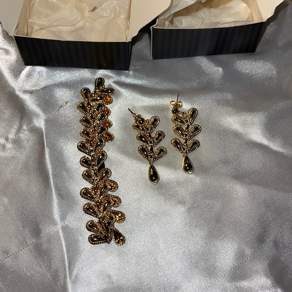 Vintage (1992) Avon Gilded Links Bracelet & Earring Golden Gilded Links Set